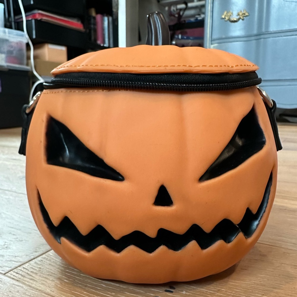 La femme noir Orange Pumpkin Crossbody Bag